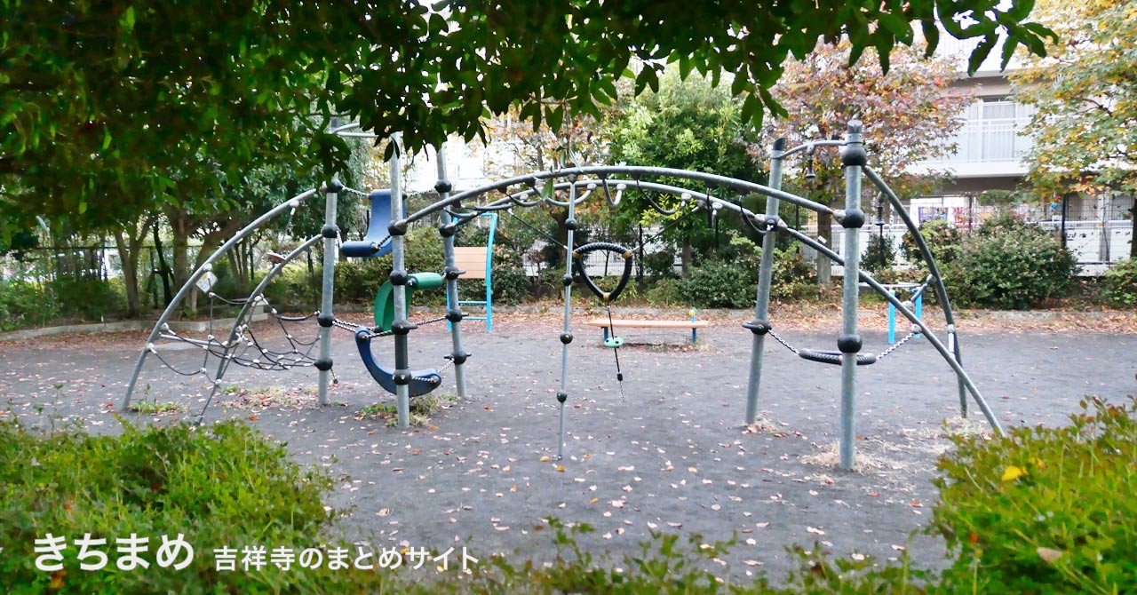 かえで公園の複合遊具