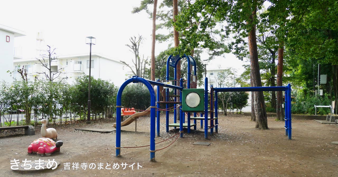かくれみの公園の複合遊具